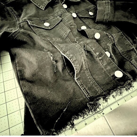 VIP Jeans Black Cropped Denim Jacket | Distressed Hem | Casual SZ: XL - Picture 3 of 4